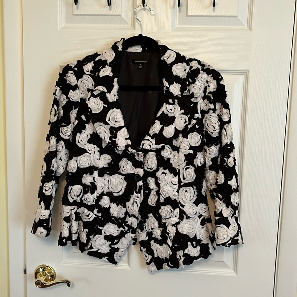 Black and white flower blazer